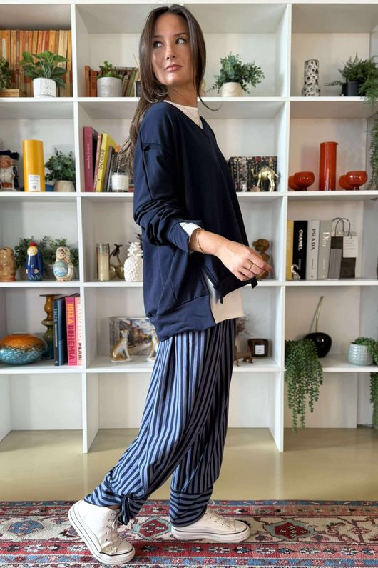 The Sunday Morning V Slouch Sweatshirt Navy